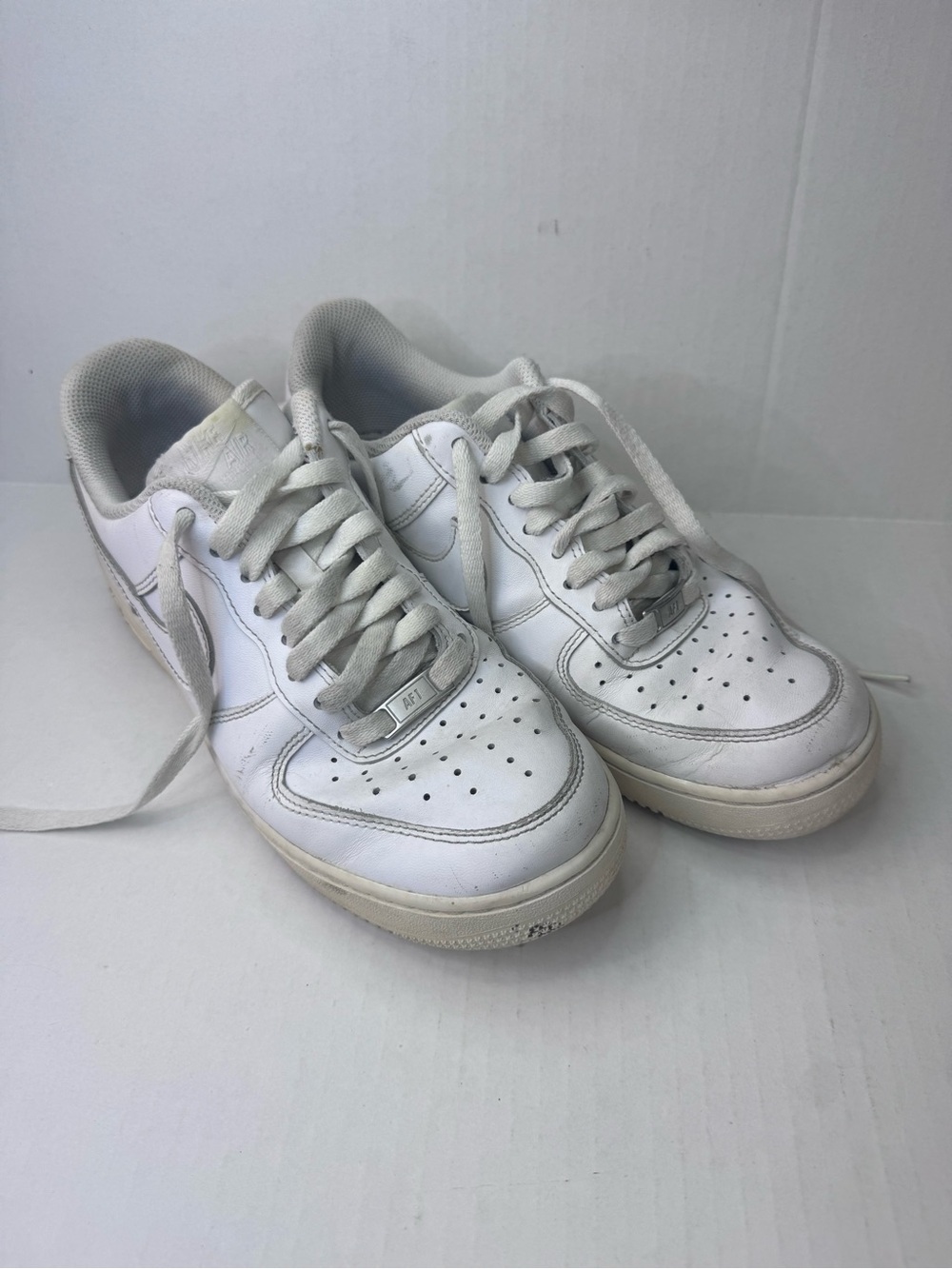 Nike White Men's Low-Top Sneakers size 7.5
